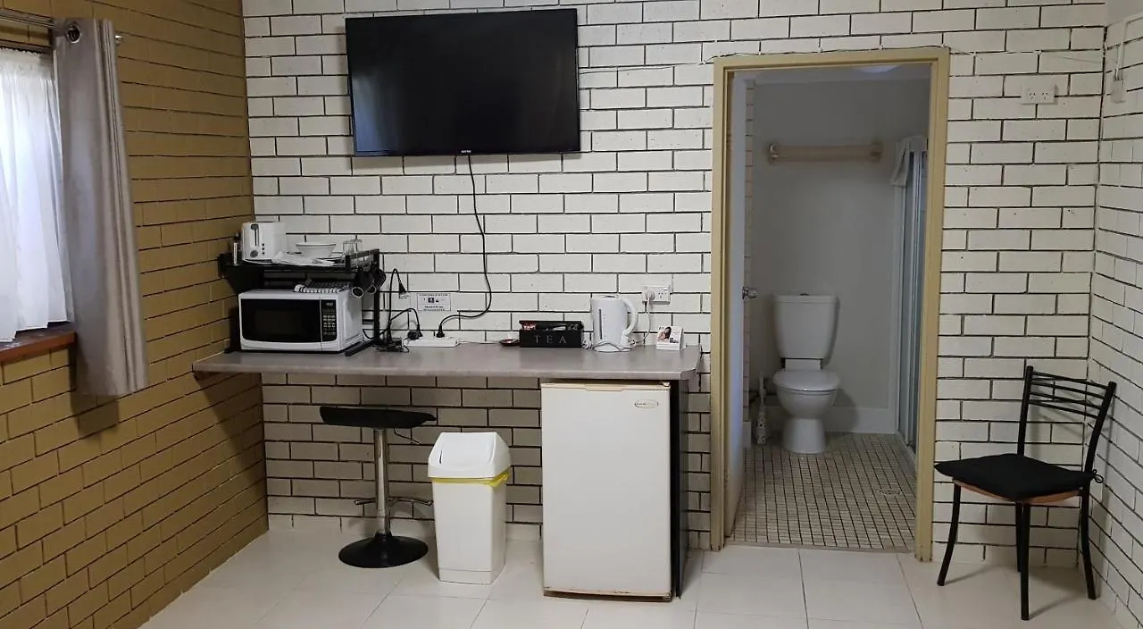 Gold Coast Airport Motel - Only 300 Meters To Airport Terminal 3*, Голд-Кост
