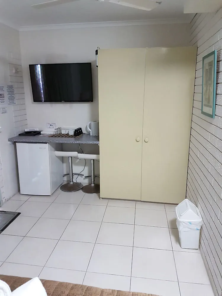 Gold Coast Airport Motel - Only 300 Meters To Airport Terminal 3*, Голд-Кост